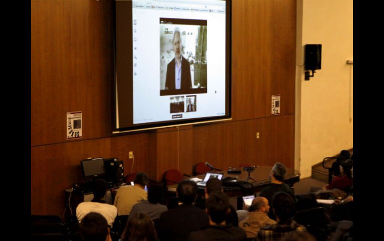 Assange participa en una videoconferencia sobre su último libro ''Criptopunks. La libertad y el futuro de internet''. EFE /