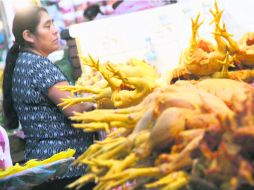 El aumento en el precio del pollo fue causado por la influenza aviar en granjas del centro del país. NTX /