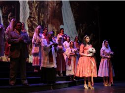 Esayo de vestimenta de la ópera ''Dulce Rosa'', en Santa Mónica, California. ARCHIVO /