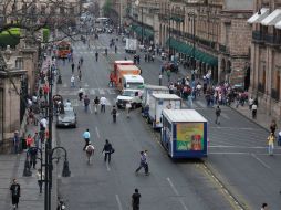 Aún continúan en poder de los normalistas más de 60 unidades de autobuses y camiones repartidores. ARCHIVO /