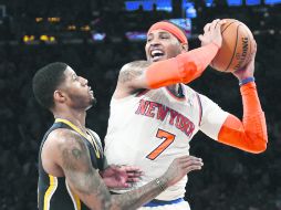 Con vida. Carmelo Anthony es la figura de los Knicks, que aún sueñan con levantar la serie. EFE /