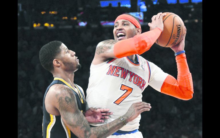 Con vida. Carmelo Anthony es la figura de los Knicks, que aún sueñan con levantar la serie. EFE /