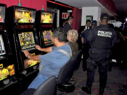 En la Secretaría de Gobernación, sólo 41 inspectores monitorean la actividad de los casinos en todo el país. ARCHIVO /