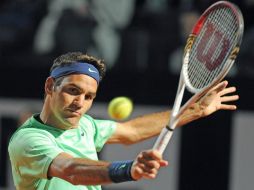 Roger Federer vence a Jerzy Janowicz por 6-4 y 7-6 (72). EFE /