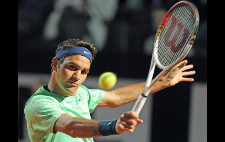 Roger Federer vence a Jerzy Janowicz por 6-4 y 7-6 (72). EFE /