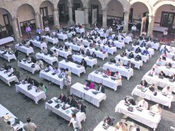 Mesas y computadoras fueron instaladas en el patio central del Congreso para la evaluación de los aspirantes a consejeros electorales. EL INFORMADOR /