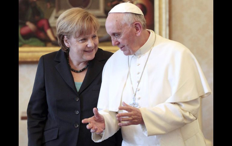 La canciller federal alemana, Angela Merkel efectua un rápido viaje a Roma para reunirse con el Papa Francisco. EFE /