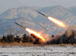 La imagen muestra un ejercicio de misiles-combustión en un lugar secreto en Corea del Norte. ARCHIVO /