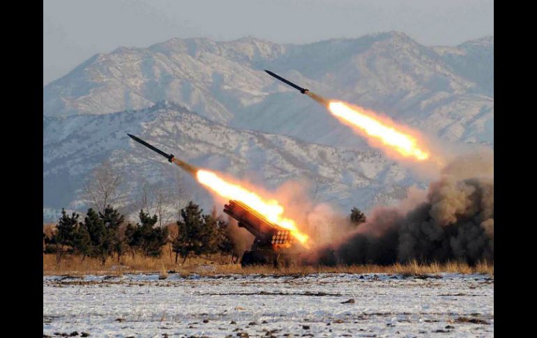 La imagen muestra un ejercicio de misiles-combustión en un lugar secreto en Corea del Norte. ARCHIVO /