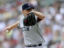 El abridor John Lackey lanzó seis entradas completas. AFP /