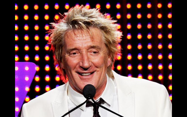 Nueva vida para Rod Stewart que luego de 34 años regresa a la posición número uno. ARCHIVO /