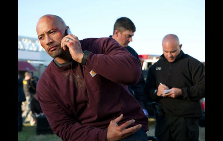 Dwayne ''The Rock'' Johnson encarna a un detective que sigue la pista de unos pilotos mercenarios. ARCHIVO /