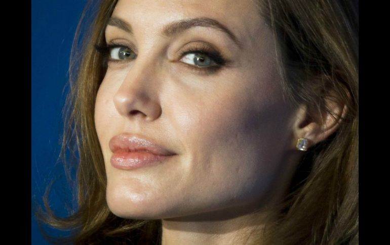 Angelina Jolie impactó al mundo de la farándula cuando dio a conocer que se había sometido a una mastectomía preventiva. ARCHIVO /