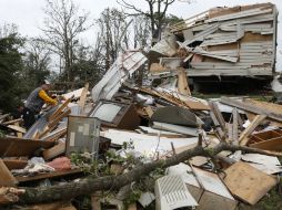 La temporada de tornados han dejado casi una treintena de heridos y unas 300 casas destruidas. AP /