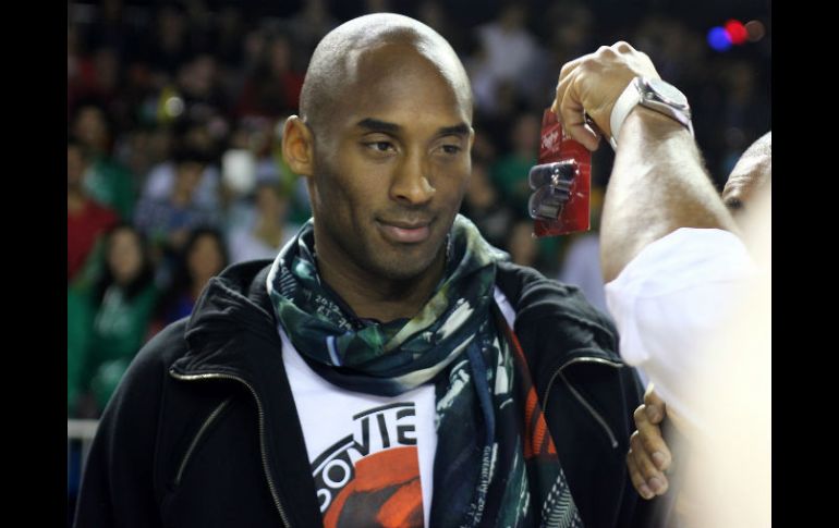 En su cuenta de Twitter, Kobe Bryant señala que la comparación es ''mezclar manzanas con naranjas''. ARCHIVO /