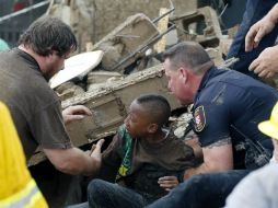 Autoridades informan que hasta el momento, el tornado de Oklahoma ha dejado 51 muertos. AP /