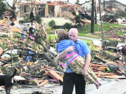 Una serie de tornados azotó la Zona Central de Estados Unidos. Oklahoma resultó el Estado más afectado: hubo 300 casas destruidas. AP /