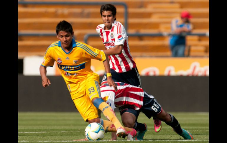 Daniel Neftalí Bahena es elegido para dirigir el encuentro Chivas-Tigres de la categoría sub-20. MEXSPORT /