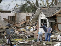 Meteorólogos indican que menos del uno por ciento de los tornados en EU tienen el nivel de fuerza que el de Oklahoma. AP /