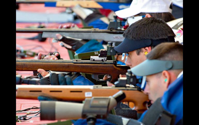 Jennifer Baltazar Pacheco y Sebastián González suben a lo alto del pódium en la categoría prejuvenil. MEXSPORT /