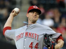 Mike Leake siete entradas y permite tres imparables.  /