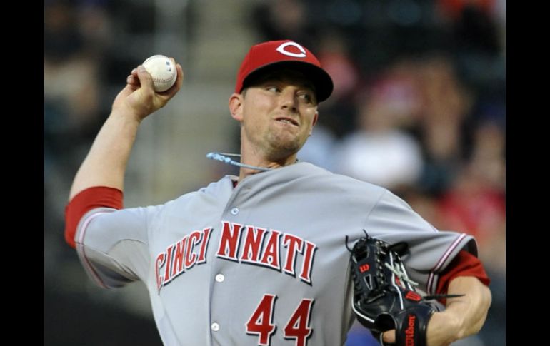 Mike Leake siete entradas y permite tres imparables.  /