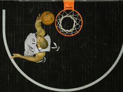 El veterano Tim Duncan  dio la victoria a su equipo al anotar 6 de los 8 puntos conseguidos en la prórroga. EFE /