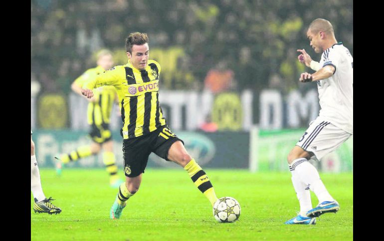 Mario Götze (con el balón) se lesionó en el partido de vuelta de semifinales ante el Real Madrid, donde tuvo que abandonar el campo. MEXSPORT /