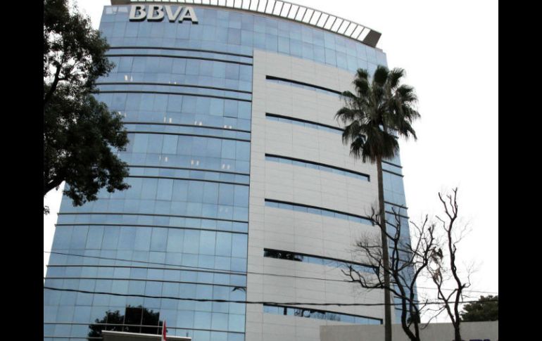 Según el BBVA Bancomer, el crecimiento del PIB supone un mejor comportamiento del mercado laboral. ARCHIVO /