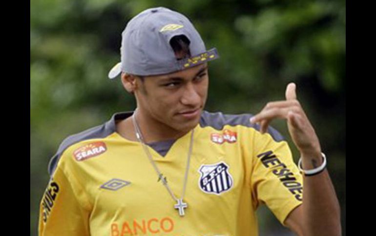 La directiva del Santos no quiere desprenderse de Neymar. AP /