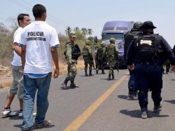 Más de 100 pobladores de Buenavista Toamatlán, Michoacán, retuvieron a los 28 militares en la base comunitaria de la población EFE /