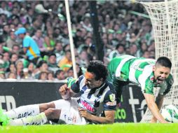 Baja. Oribe Peralta se perdió la Liguilla debido a la lesión en la rodilla derecha. MEXSPORT /