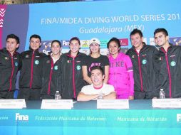 Paola Espinosa (centro de gorra) competirá mañana en trampolín de tres metros sincronizados. EL INFORMADOR /