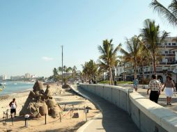 Además de Puerto Vallarta (imagen) se pretende que otros destinos se posicionen en el gusto de los turistas. ARCHIVO /