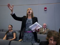 La cofundadora de CodePink, Medea Benjamin, interrumpió repetidas veces a Obama durante su discurso, donde habló de Guantánamo. EFE /