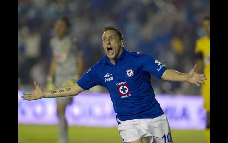 Christian 'Chaco' Giménez fue el autro del gol que le permite al Cruz Azul soñar con el título. AP /