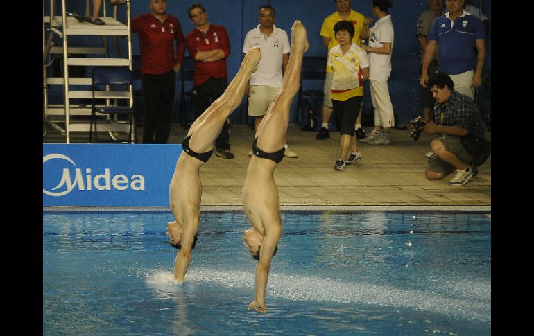 Yahel Castillo y Daniel Islas cierran con un clavado de dificultad de 3.8, por el que obtienen una calificación de 92.34. ARCHIVO /