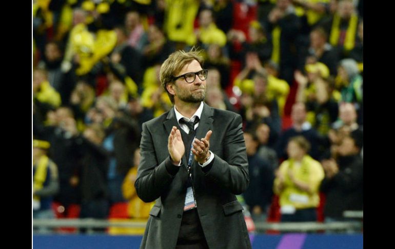 Jurgen Klopp, técnico del Borussia Dortmund, no deja de sentirse decepcionado por la derrota. EFE /