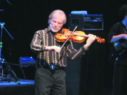 Los últimos acordes. Con el concierto de Jean-Luc Ponty y su banda, cerró anoche el mayo francés en Guadalajara. EL INFORMADOR /