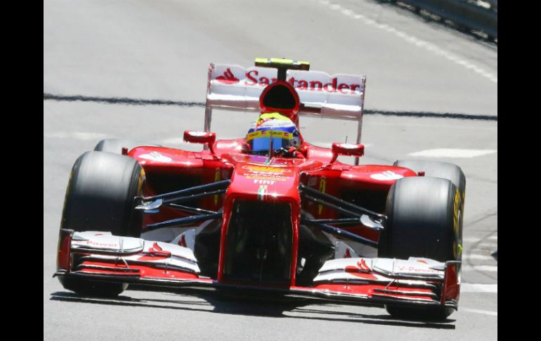 Felipe Massa sale antes de tiempo del circuito en Montecarlo. EFE /