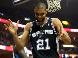 Tim Duncan anota los primeros cinco puntos de la prórroga y lleva a su equipo a la victoria. AFP /