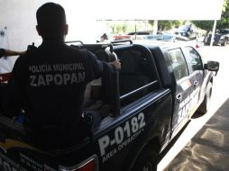 Los oficiales zapopanos detuvieron ayer a un hombre que deambulaba por la zona. ARCHIVO /