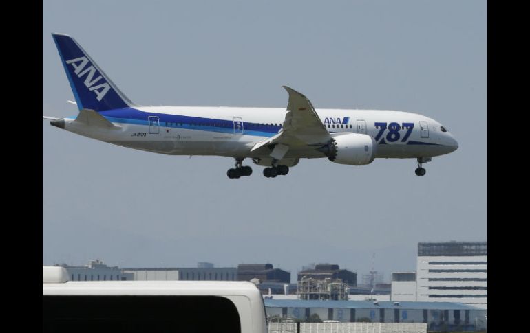 La compañía tiene previsto usar sus 17 Boeing 787 Dreamliner de manera regular y recuperar todas las rutas canceladas. AP /