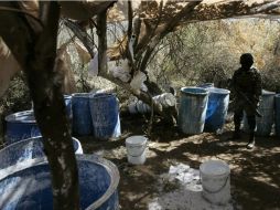 Agentes encuentran diversos contenedores en aparente estado de abandono con diversas sustancias. ARCHIVO /