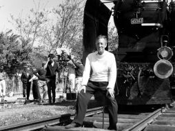 Ian Fleming visitando el set turco donde se filmó una secuencia de Desde Rusia con amor''. ARCHIVO /