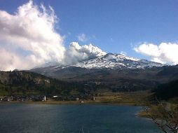 El Copahue no presenta ceniza hasta el momento, sólo una columna de gases. AFP /