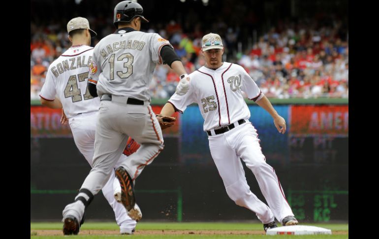 Los Orioles de Baltimore derrotan hoy a los Nacionales de Washington en partido de interligas. AP /