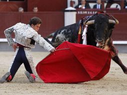 Saldívar se jugo la vida por momentos ante un ejemplar de El Ventorrillo. EFE /