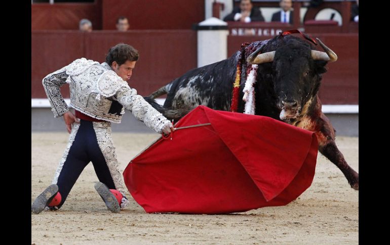 Saldívar se jugo la vida por momentos ante un ejemplar de El Ventorrillo. EFE /