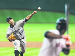 Consistente. Jorge de la Rosa ejecuta un lanzamiento durante la segunda entrada del juego ante Houston. AFP /